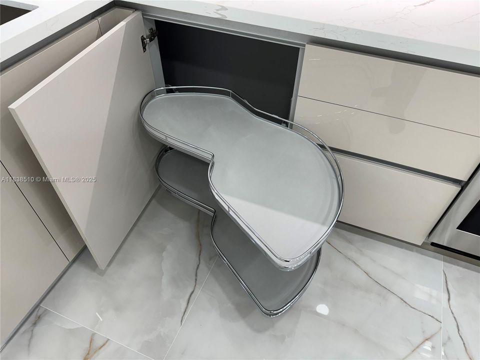 Corner pull-out shelves