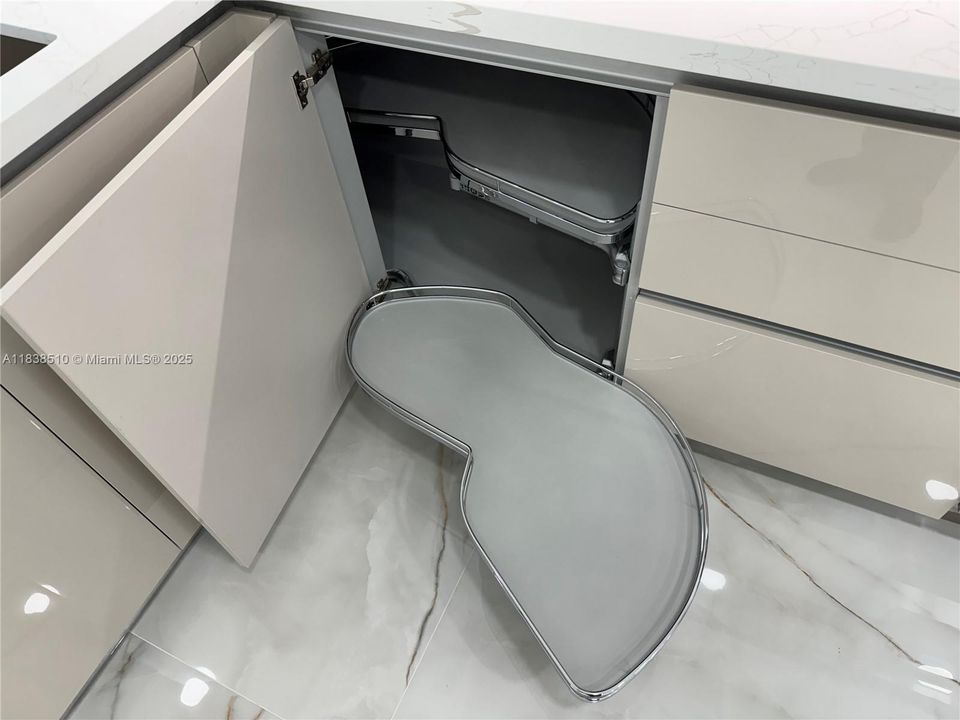 Corner pull-out shelves