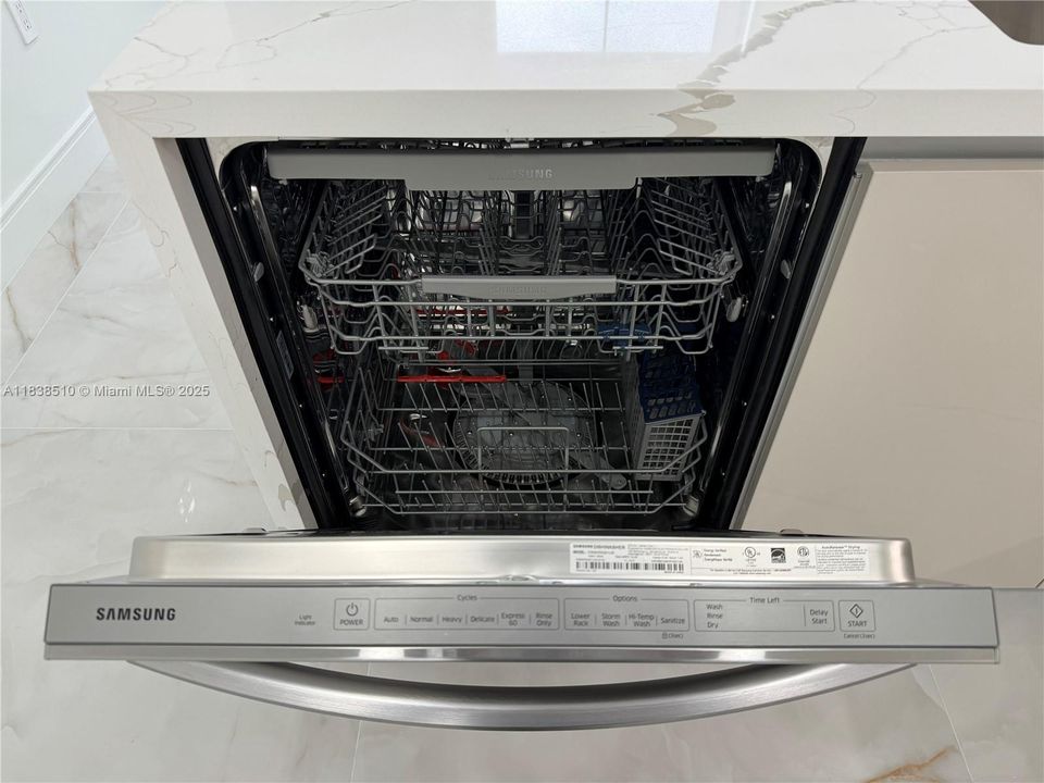 Samsung StormWash™ 48 dBA Dishwasher in Stainless Steel
