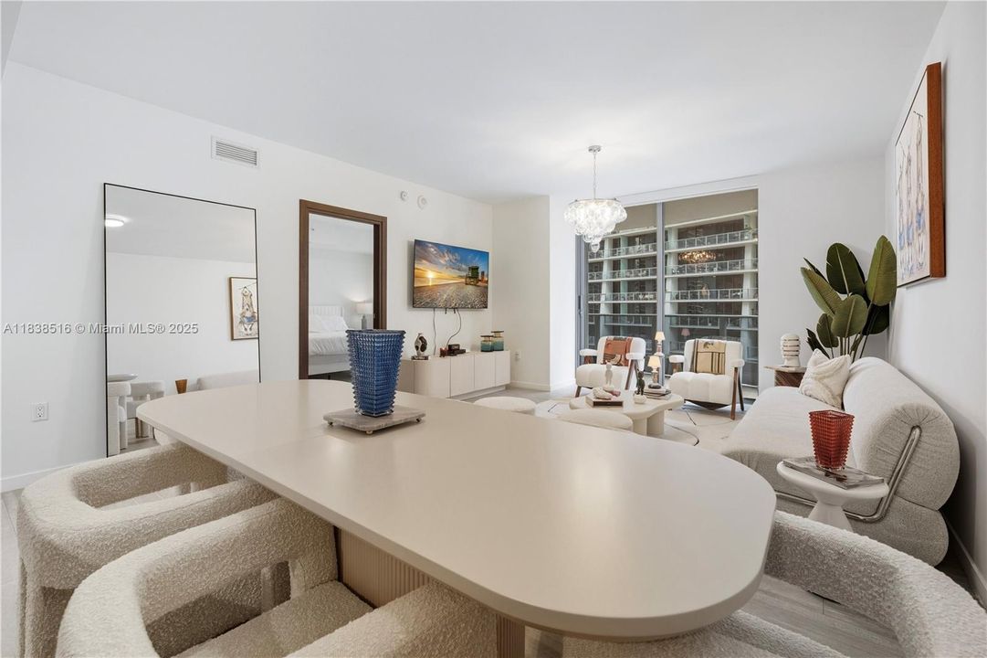 Под контрактом: $975,000 (1 спален, 2 ванн, 1022 Квадратных фут)