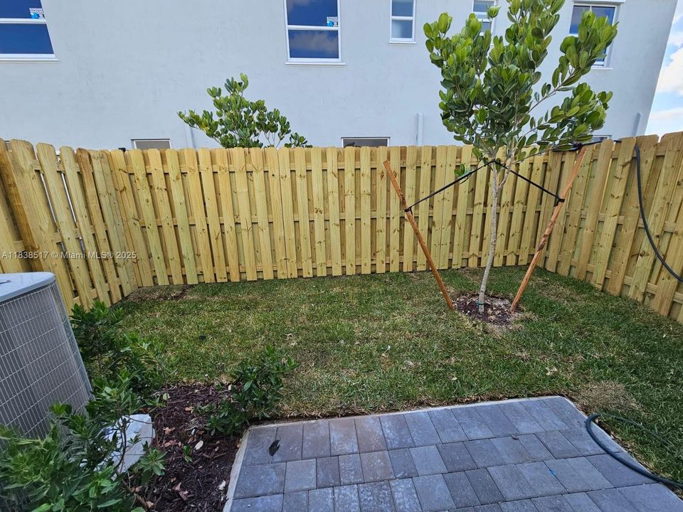 合同活跃: $2,850 (4 贝兹, 3 浴室, 0 平方英尺)