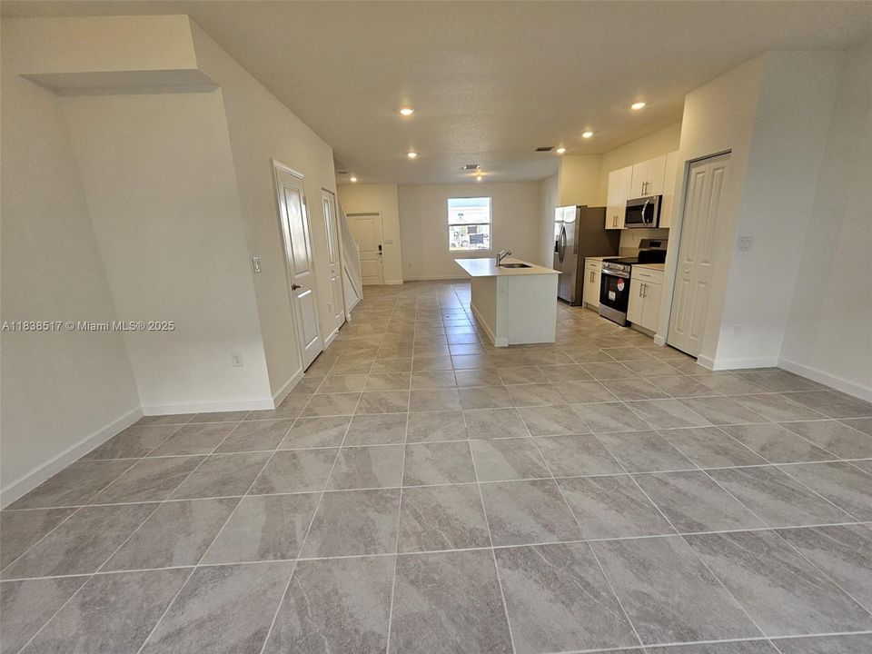 合同活跃: $2,850 (4 贝兹, 3 浴室, 0 平方英尺)