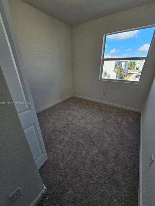 合同活跃: $2,850 (4 贝兹, 3 浴室, 0 平方英尺)