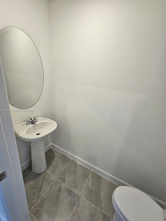 合同活跃: $2,850 (4 贝兹, 3 浴室, 0 平方英尺)