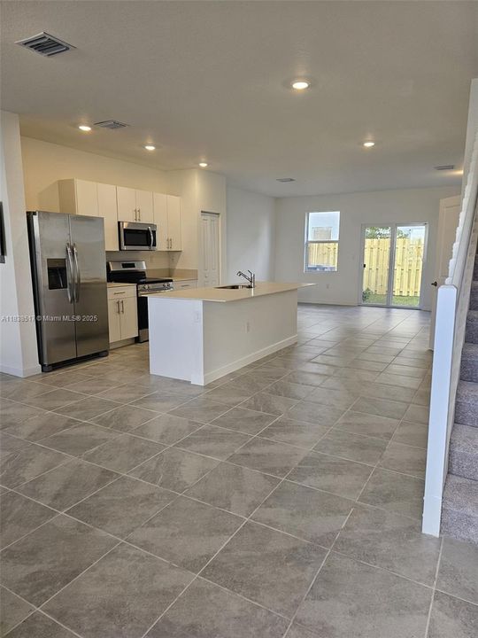 合同活跃: $2,850 (4 贝兹, 3 浴室, 0 平方英尺)