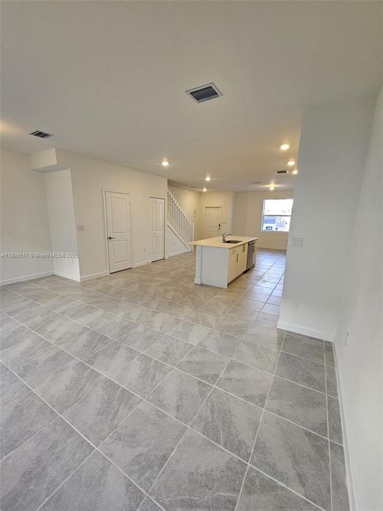 合同活跃: $2,850 (4 贝兹, 3 浴室, 0 平方英尺)