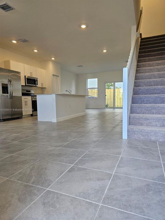 合同活跃: $2,850 (4 贝兹, 3 浴室, 0 平方英尺)