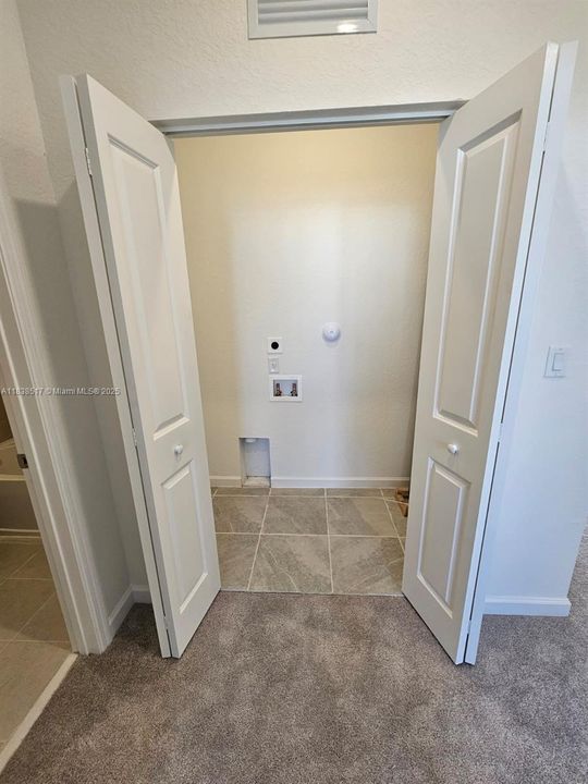 合同活跃: $2,850 (4 贝兹, 3 浴室, 0 平方英尺)