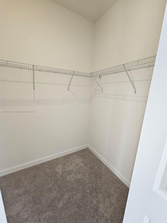 合同活跃: $2,850 (4 贝兹, 3 浴室, 0 平方英尺)