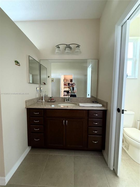 待售: $410,000 (3 贝兹, 2 浴室, 1948 平方英尺)