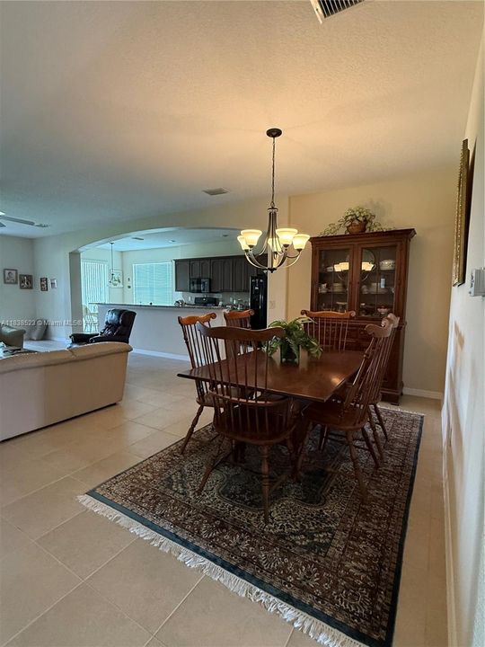 待售: $410,000 (3 贝兹, 2 浴室, 1948 平方英尺)