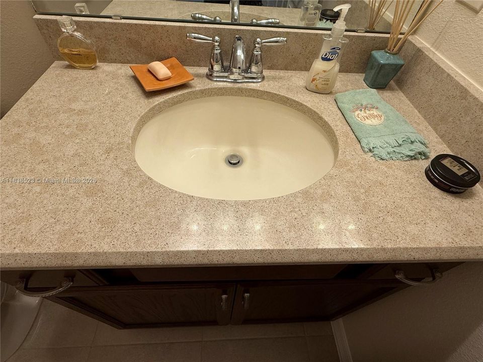 待售: $410,000 (3 贝兹, 2 浴室, 1948 平方英尺)