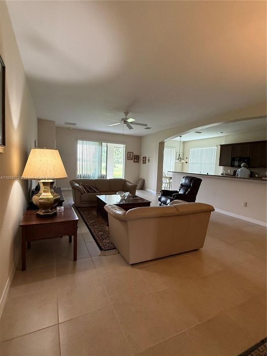 待售: $410,000 (3 贝兹, 2 浴室, 1948 平方英尺)