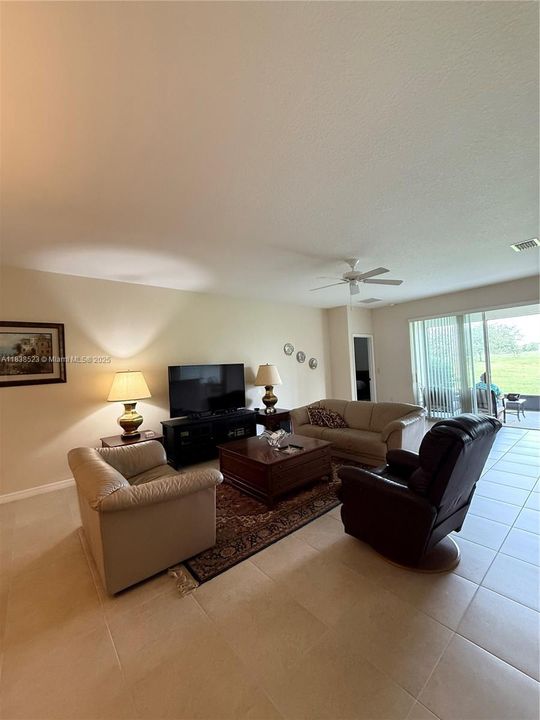 待售: $410,000 (3 贝兹, 2 浴室, 1948 平方英尺)