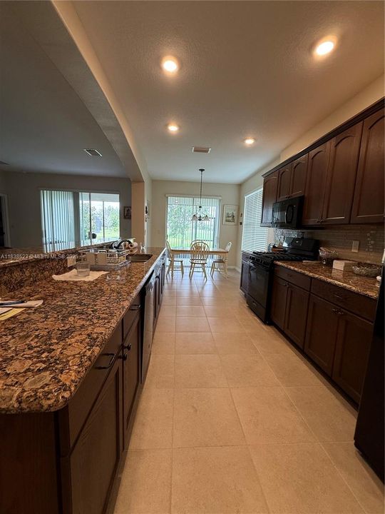 待售: $410,000 (3 贝兹, 2 浴室, 1948 平方英尺)