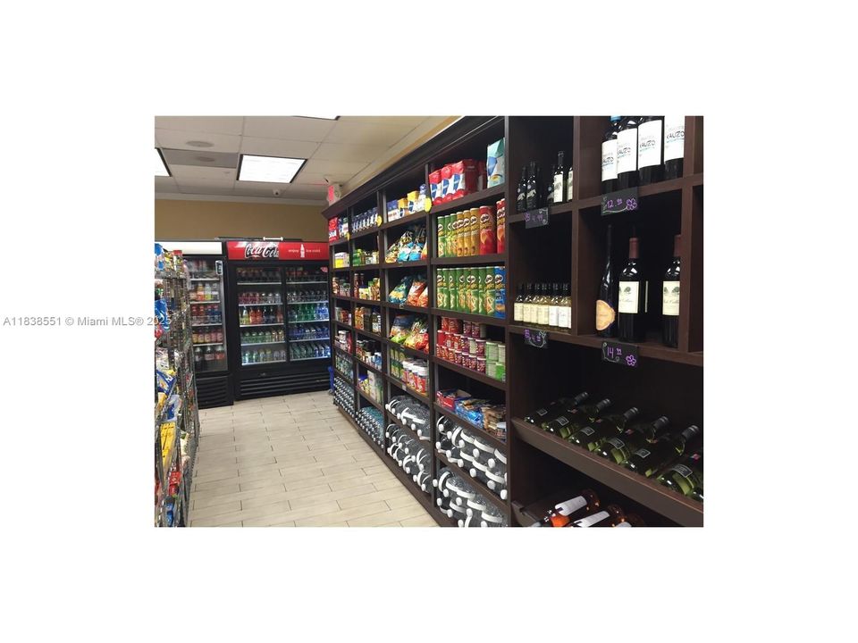 最近售出: $499,900 (2 贝兹, 2 浴室, 1176 平方英尺)