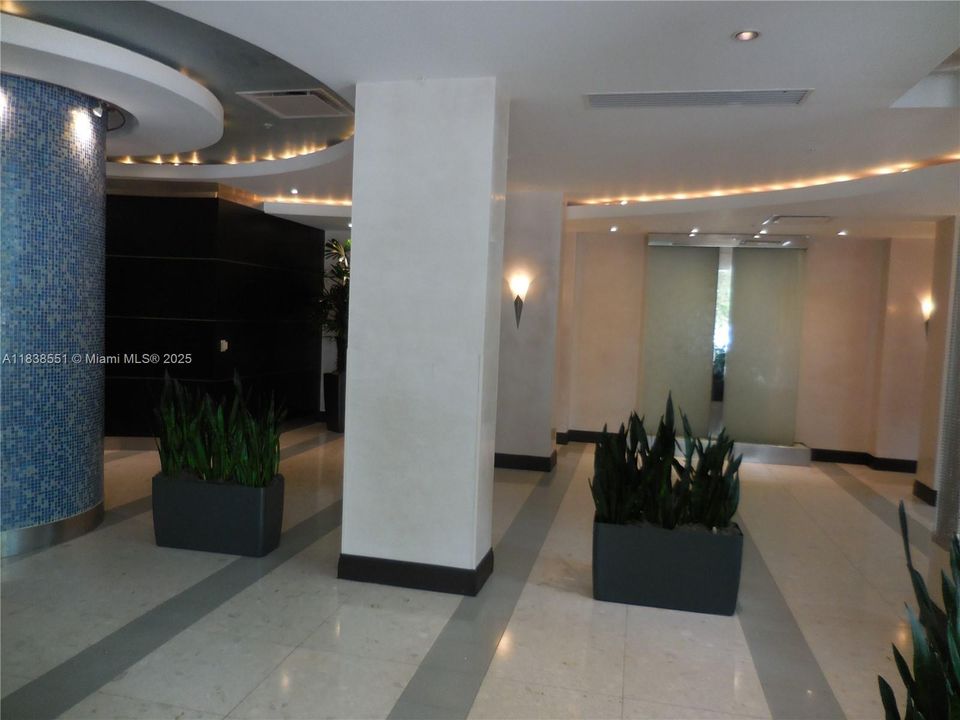 最近售出: $499,900 (2 贝兹, 2 浴室, 1176 平方英尺)