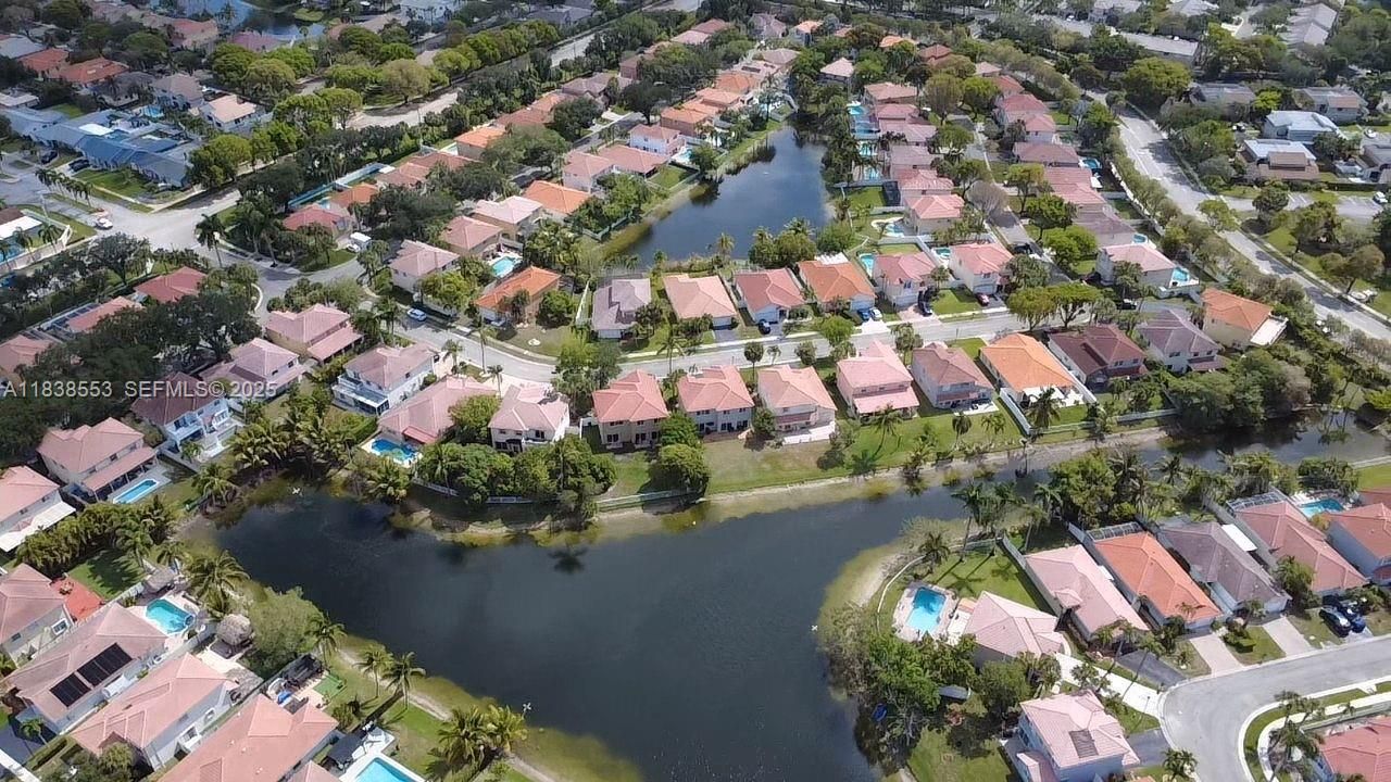 Activo con contrato: $569,000 (3 camas, 2 baños, 1452 Pies cuadrados)