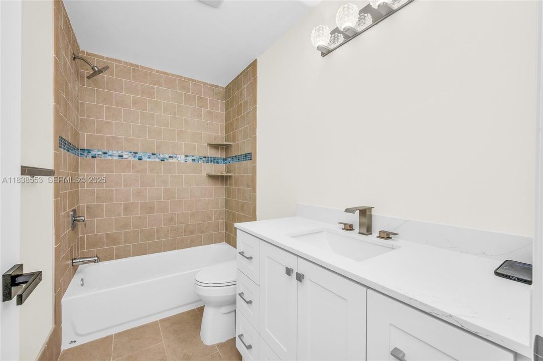 Activo con contrato: $569,000 (3 camas, 2 baños, 1452 Pies cuadrados)