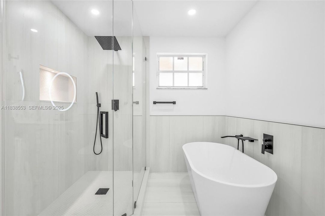 Activo con contrato: $569,000 (3 camas, 2 baños, 1452 Pies cuadrados)