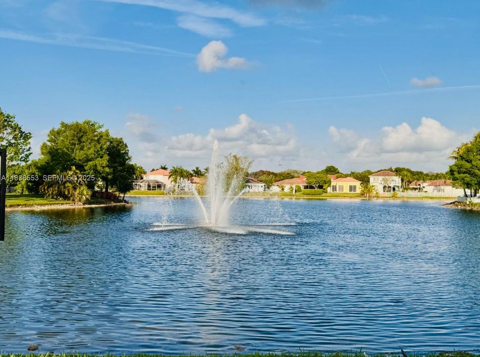 Activo con contrato: $569,000 (3 camas, 2 baños, 1452 Pies cuadrados)