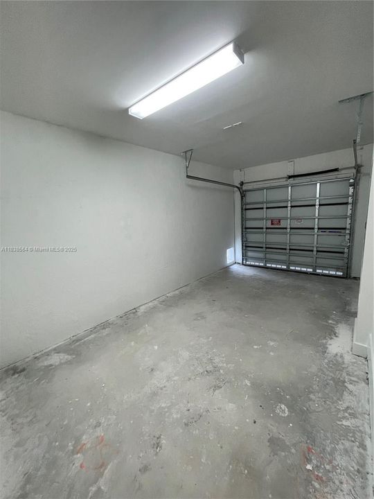 合同活跃: $3,000 (4 贝兹, 3 浴室, 0 平方英尺)