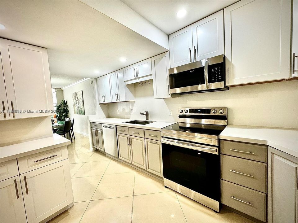 На продажу: $519,000 (2 спален, 2 ванн, 1330 Квадратных фут)