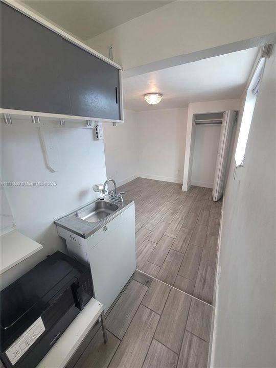 Recently Rented: $1,000 (0 beds, 1 baths, 300 Square Feet)