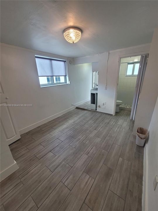 Recently Rented: $1,000 (0 beds, 1 baths, 300 Square Feet)