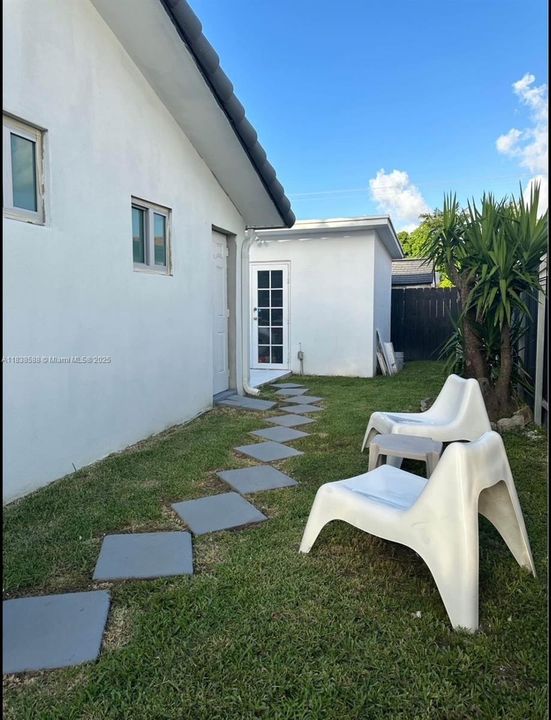 Recently Rented: $1,000 (0 beds, 1 baths, 300 Square Feet)