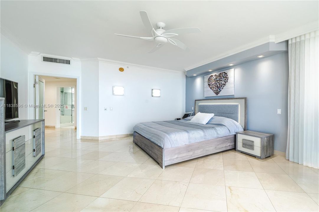 For Sale: $1,295,000 (3 beds, 2 baths, 2440 Square Feet)