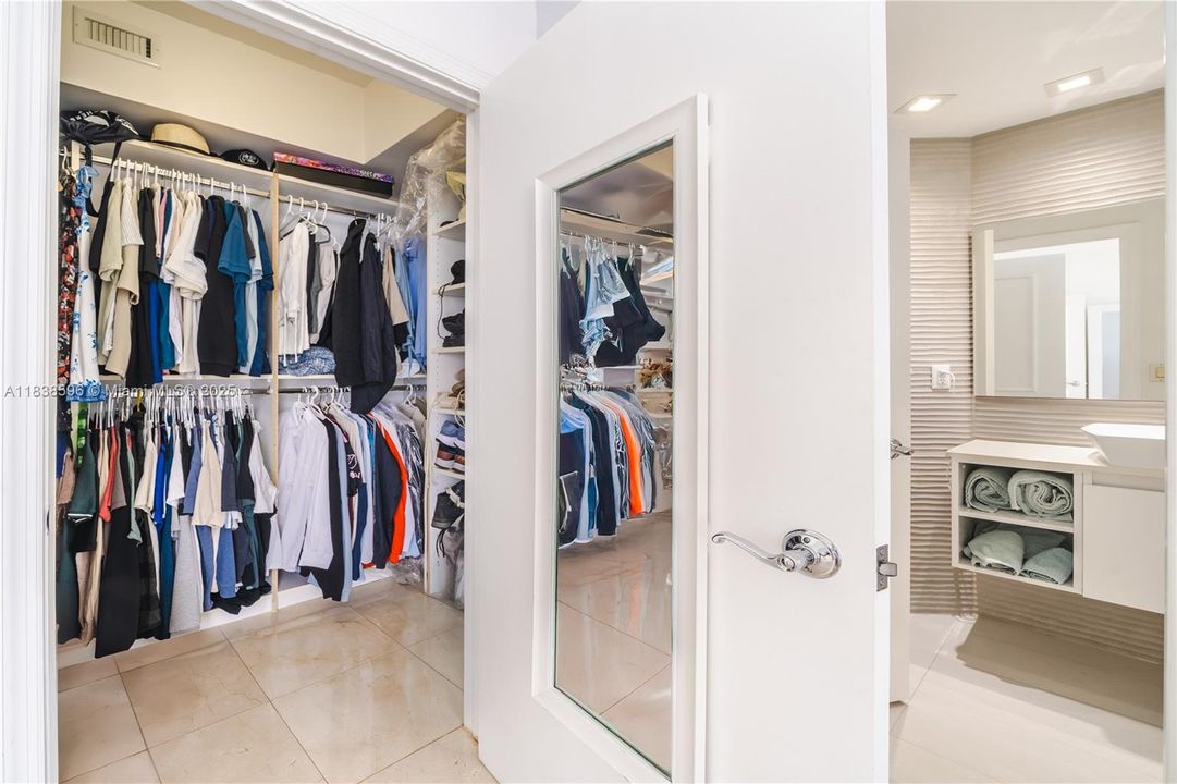 For Sale: $1,295,000 (3 beds, 2 baths, 2440 Square Feet)