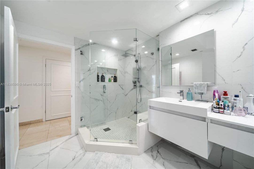 For Sale: $1,295,000 (3 beds, 2 baths, 2440 Square Feet)