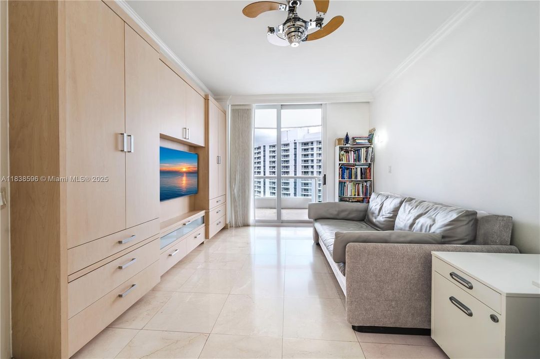 For Sale: $1,295,000 (3 beds, 2 baths, 2440 Square Feet)