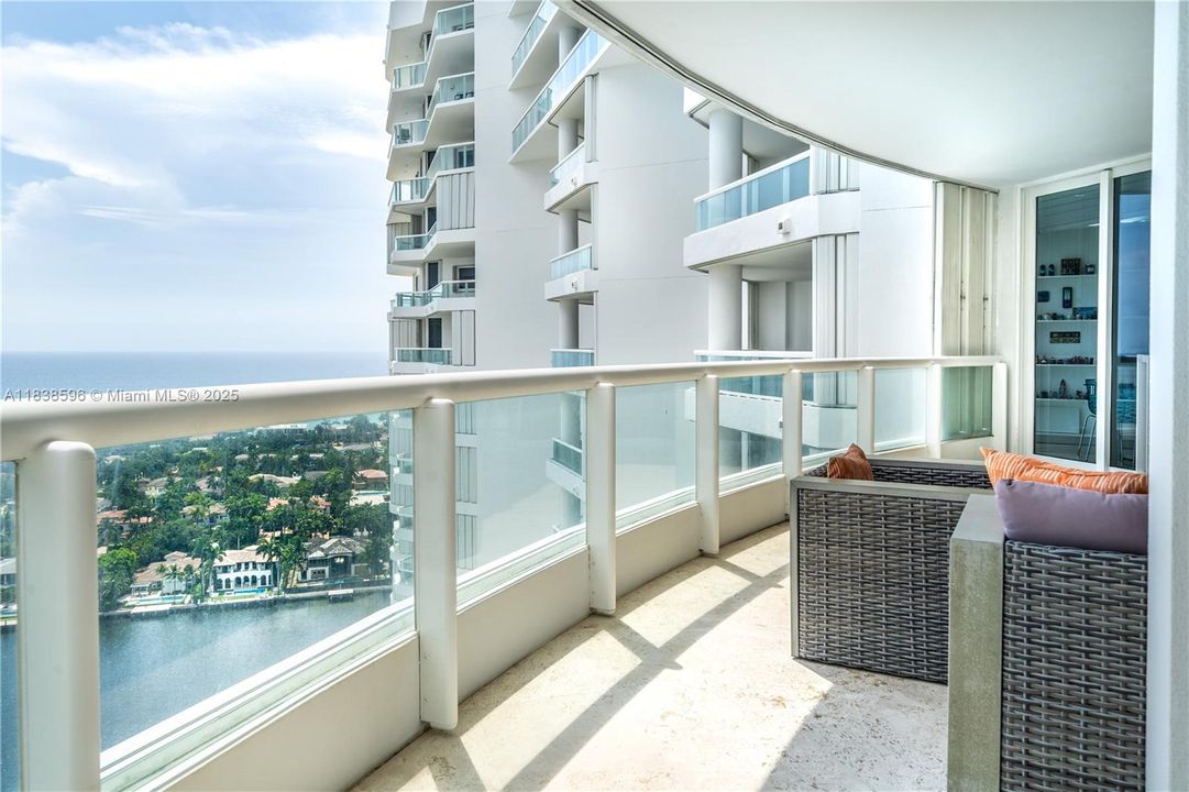 For Sale: $1,295,000 (3 beds, 2 baths, 2440 Square Feet)