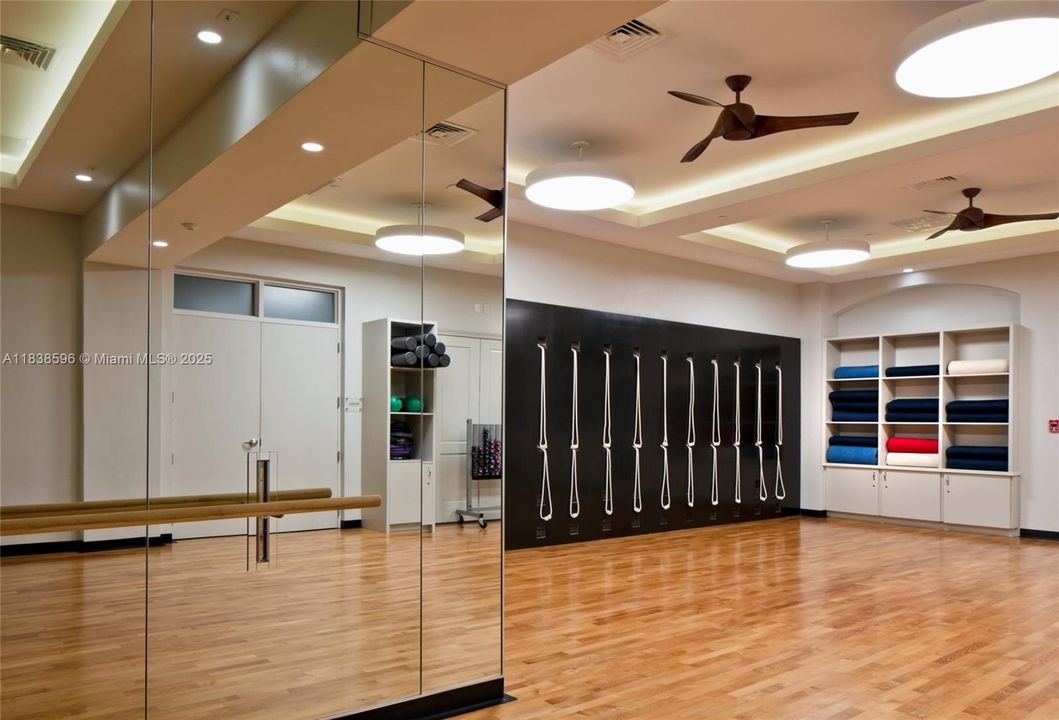 For Sale: $1,295,000 (3 beds, 2 baths, 2440 Square Feet)