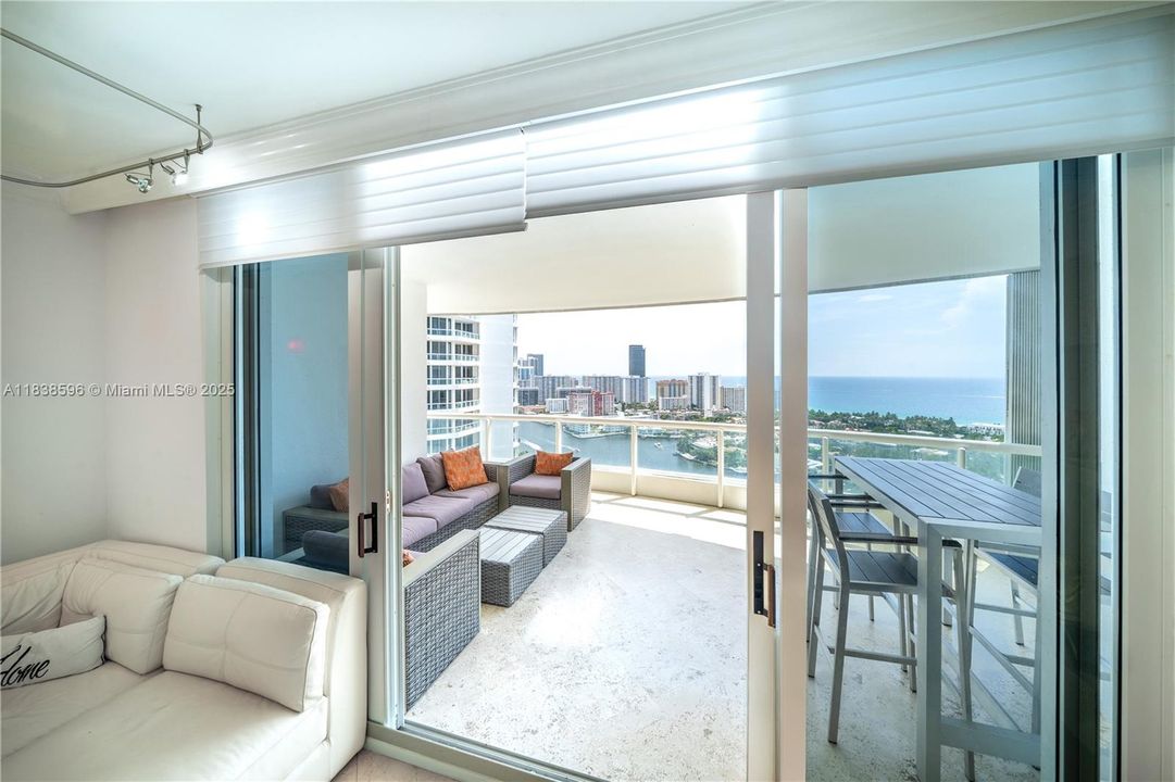 For Sale: $1,295,000 (3 beds, 2 baths, 2440 Square Feet)