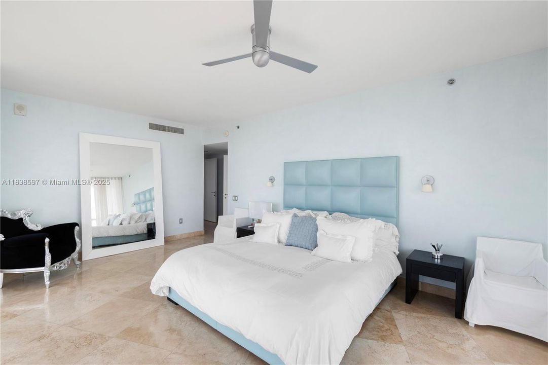 最近售出: $4,095,000 (3 贝兹, 3 浴室, 2145 平方英尺)