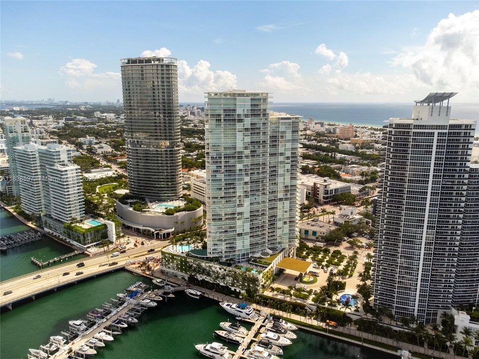 最近售出: $4,095,000 (3 贝兹, 3 浴室, 2145 平方英尺)