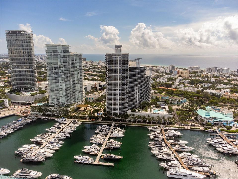 最近售出: $4,095,000 (3 贝兹, 3 浴室, 2145 平方英尺)