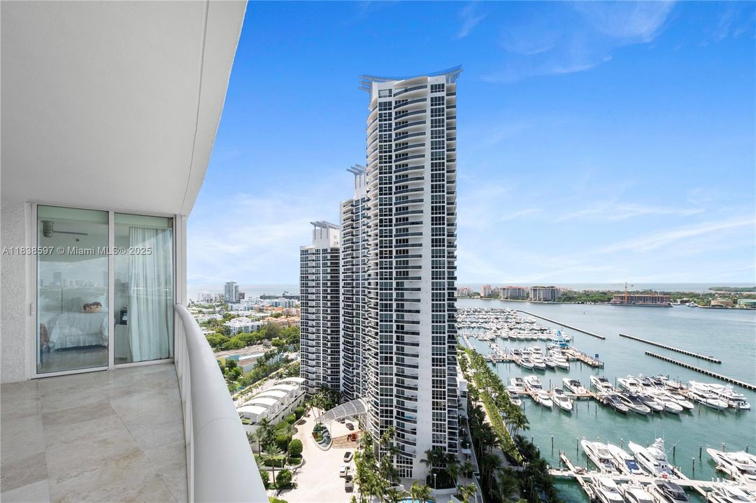 最近售出: $4,095,000 (3 贝兹, 3 浴室, 2145 平方英尺)