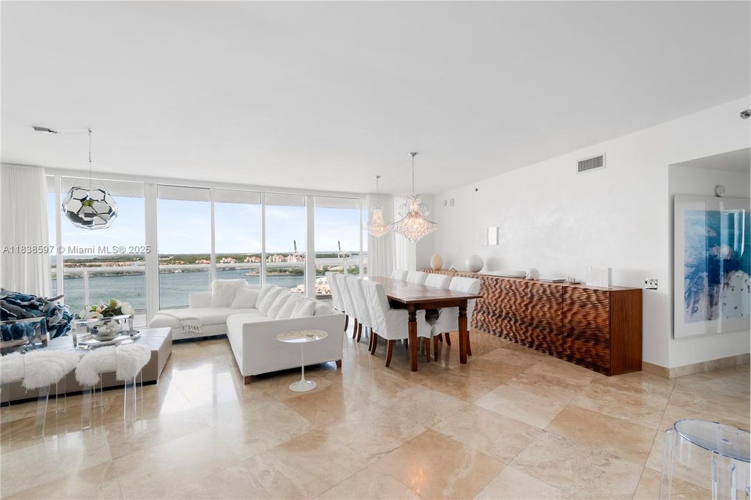 最近售出: $4,095,000 (3 贝兹, 3 浴室, 2145 平方英尺)