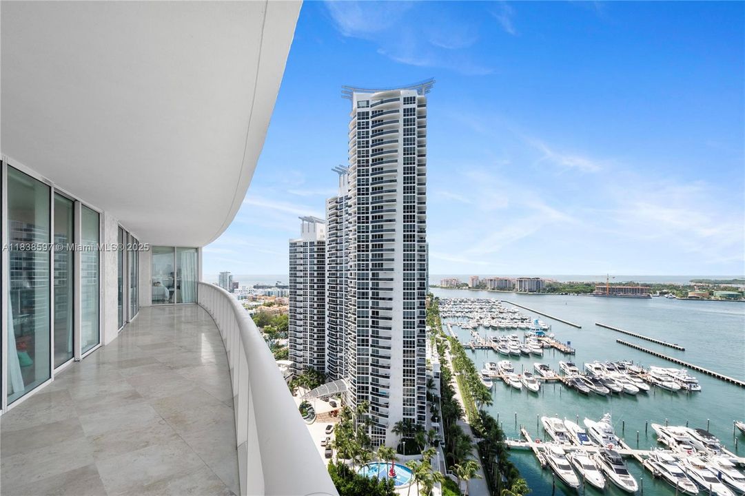 最近售出: $4,095,000 (3 贝兹, 3 浴室, 2145 平方英尺)