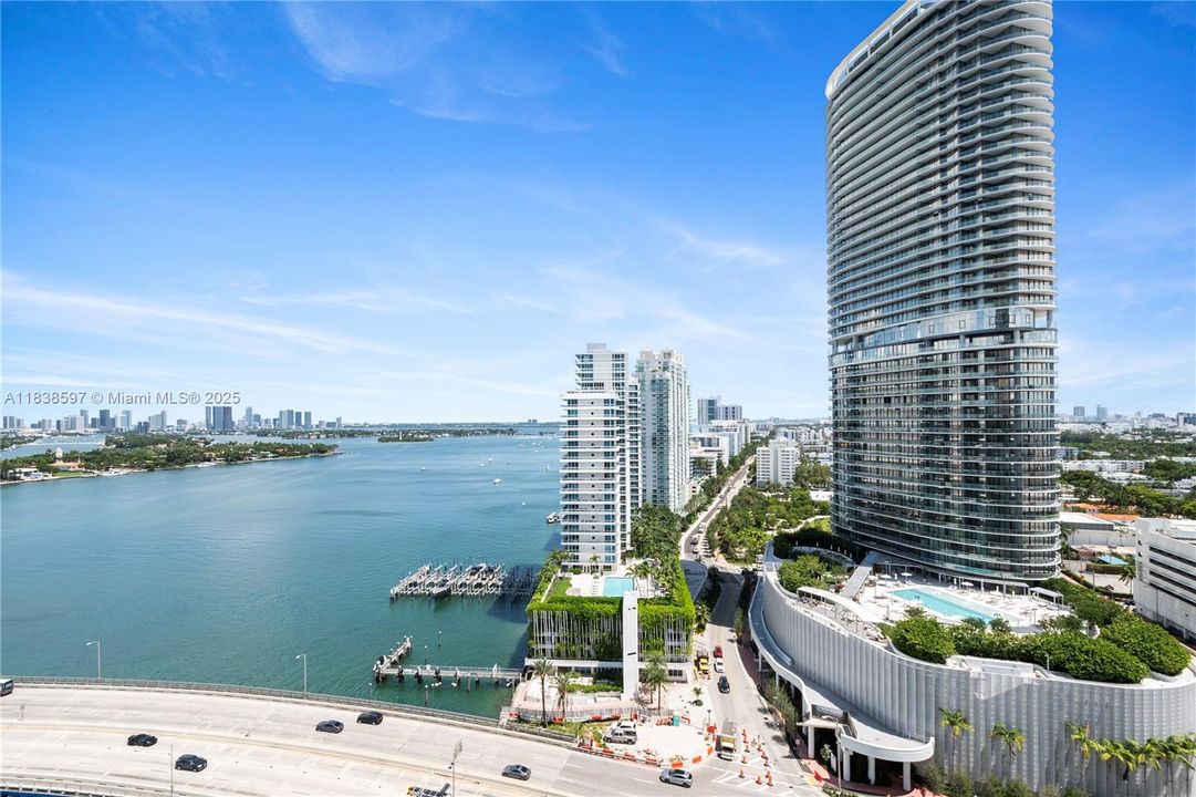 最近售出: $4,095,000 (3 贝兹, 3 浴室, 2145 平方英尺)