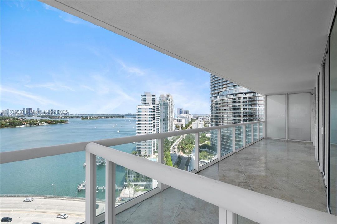 最近售出: $4,095,000 (3 贝兹, 3 浴室, 2145 平方英尺)