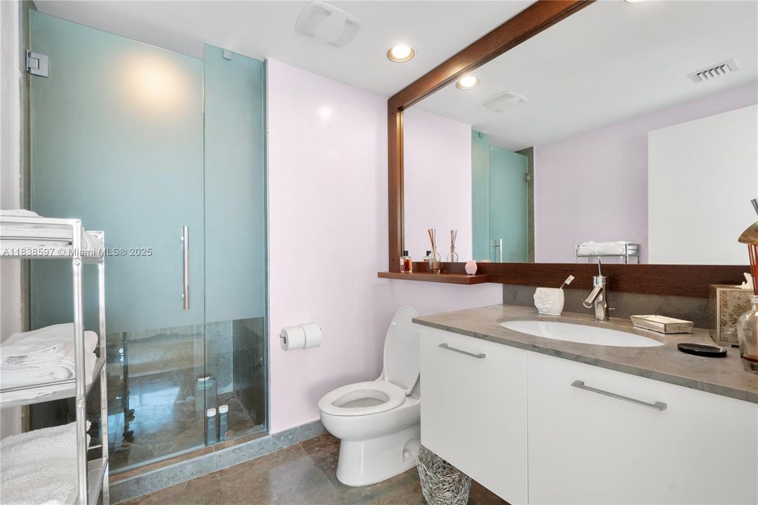 最近售出: $4,095,000 (3 贝兹, 3 浴室, 2145 平方英尺)