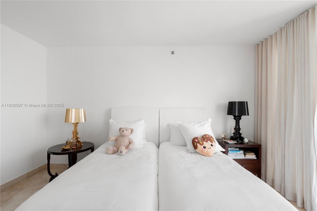 最近售出: $4,095,000 (3 贝兹, 3 浴室, 2145 平方英尺)