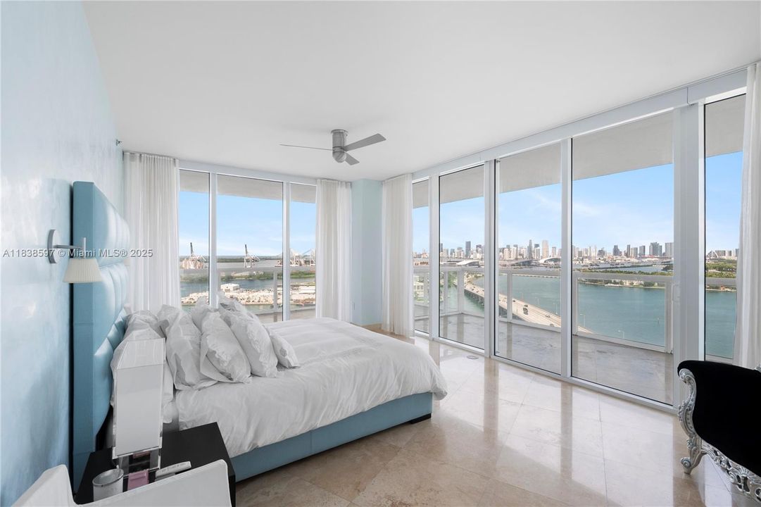 最近售出: $4,095,000 (3 贝兹, 3 浴室, 2145 平方英尺)