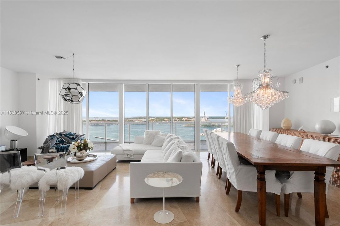 最近售出: $4,095,000 (3 贝兹, 3 浴室, 2145 平方英尺)