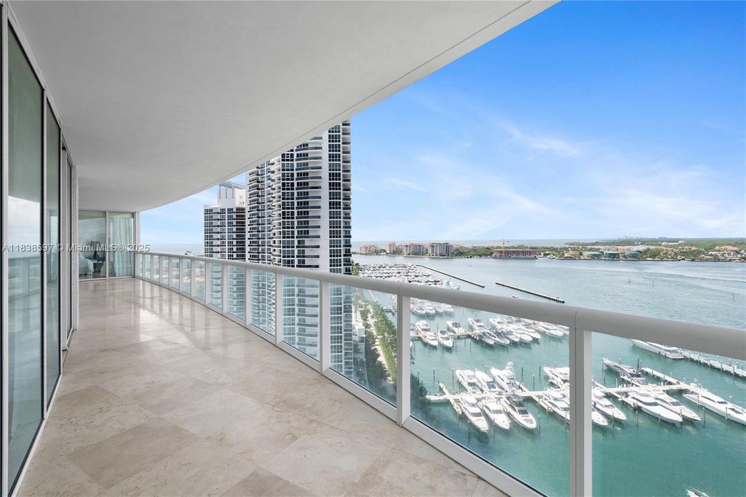 最近售出: $4,095,000 (3 贝兹, 3 浴室, 2145 平方英尺)